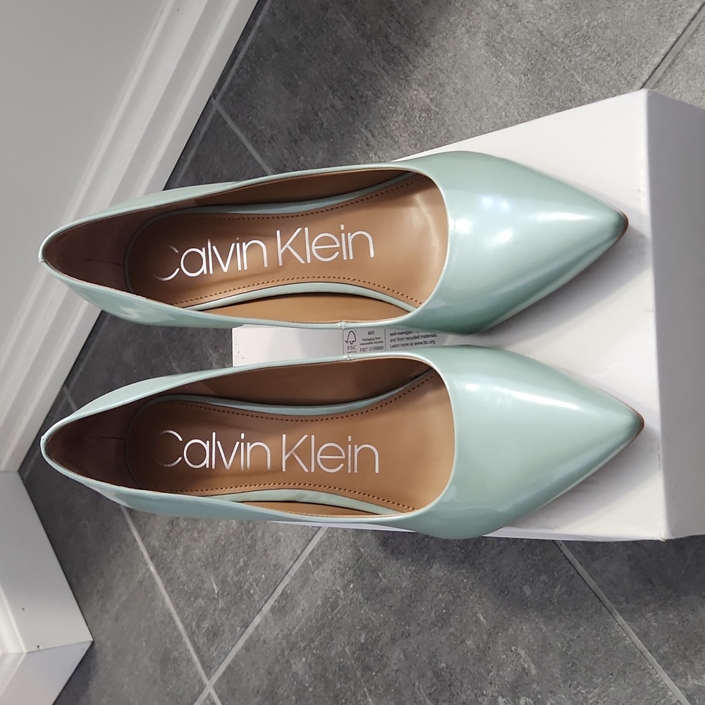 Calvin Klein Gayle Pumps - Picture 3 of 8